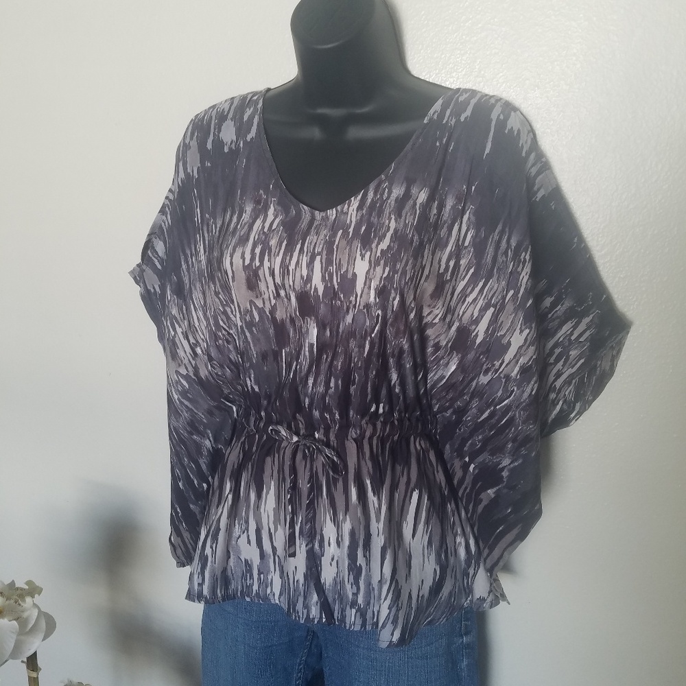 Express black silver white shimmer blouse euc s